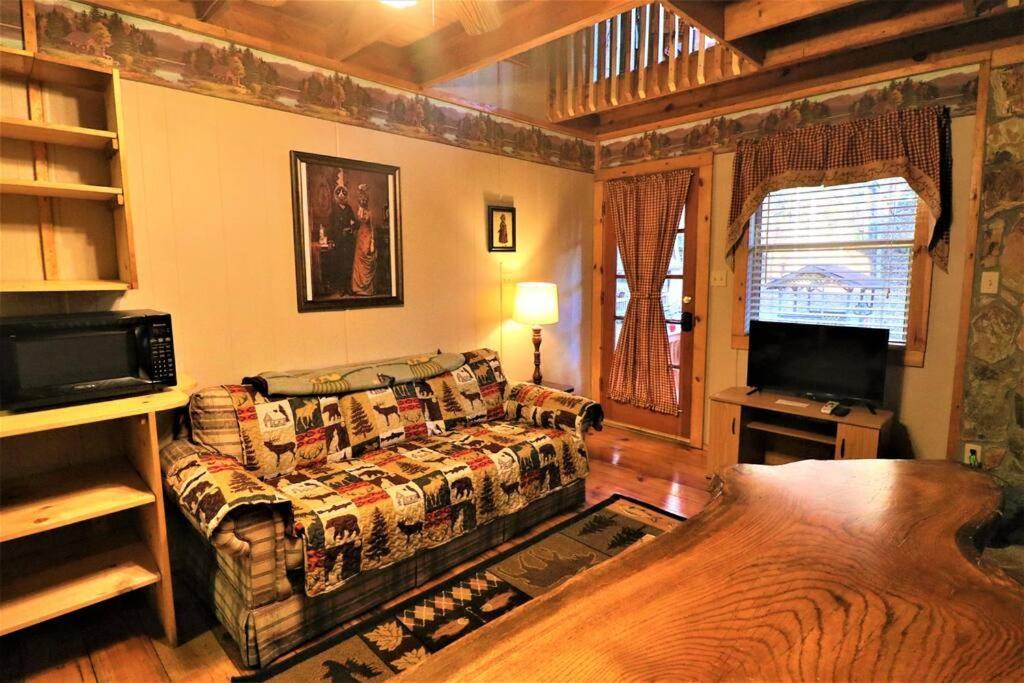Amazing Cabin Fireplace And Stream #11 Helen Ngoại thất bức ảnh