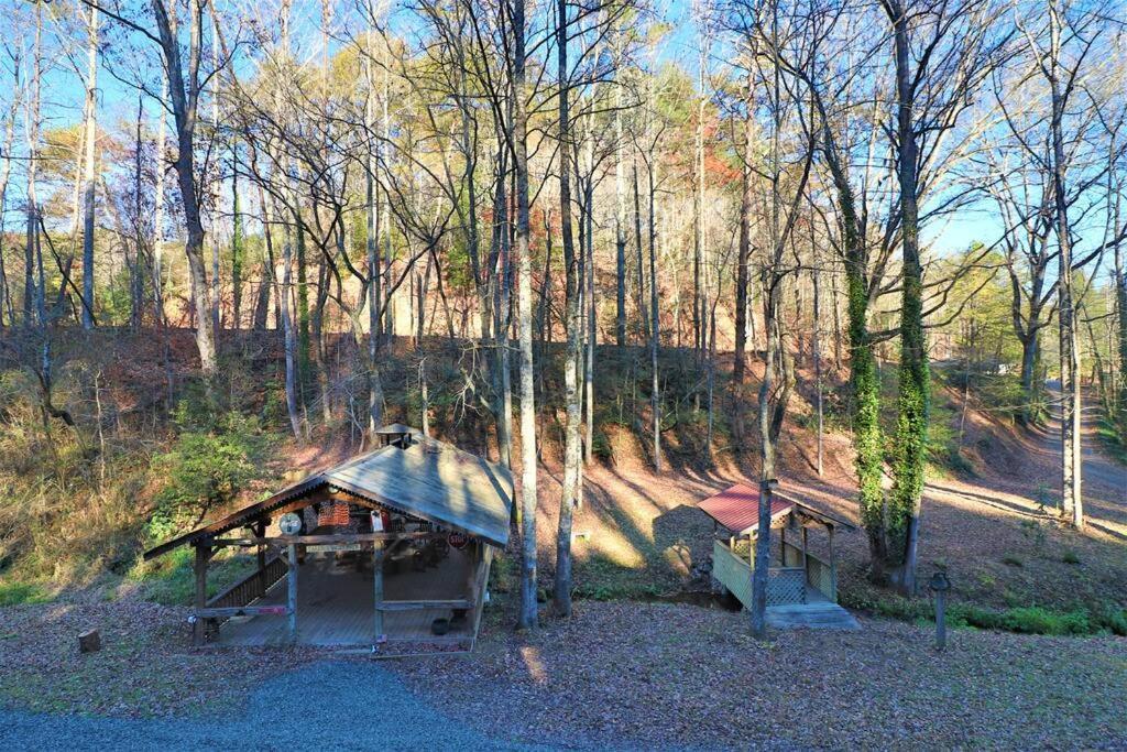 Amazing Cabin Fireplace And Stream #11 Helen Ngoại thất bức ảnh