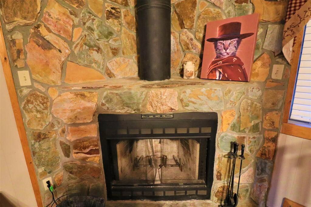 Amazing Cabin Fireplace And Stream #11 Helen Ngoại thất bức ảnh
